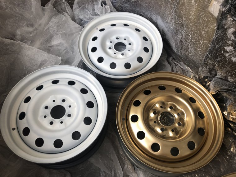 Приора на 14 штампах