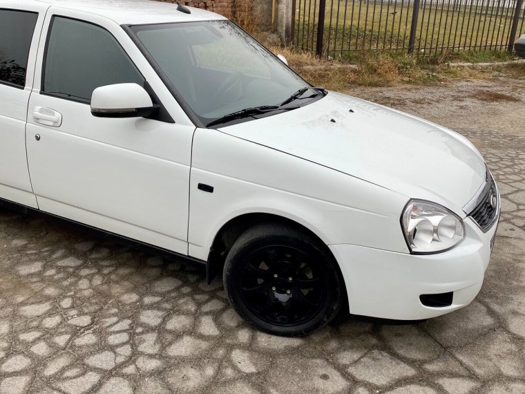 Черная Приора 2 седан тонированная