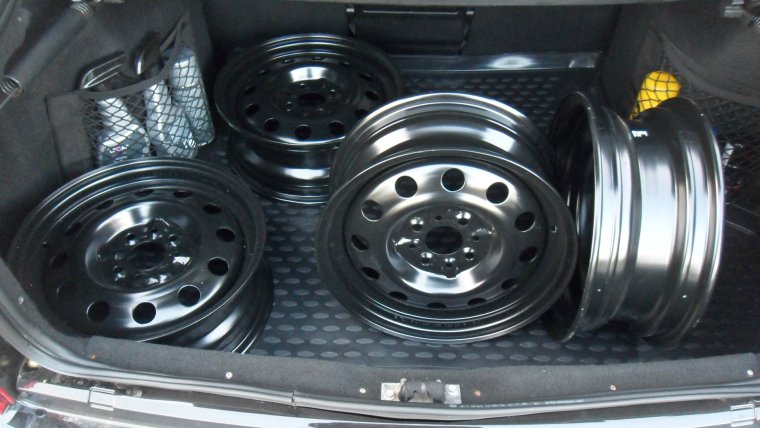 Приора на штампах r14 болотного цвета