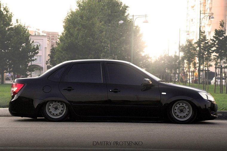 Приора седан на черных штампах r14