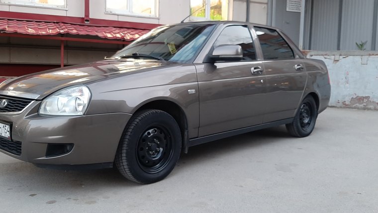 Вишневая Приора на белых штампах