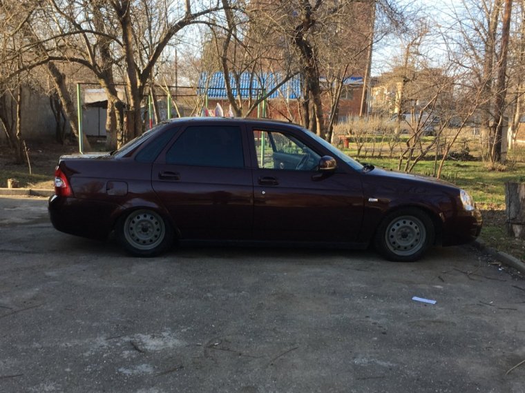 Лада Приора седан черная на штампах