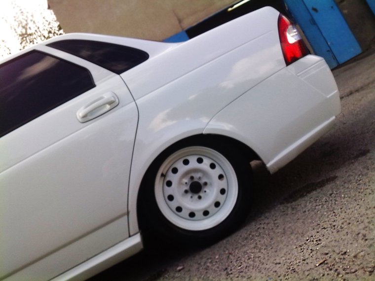 Черная Приора хэтчбек на 15 штампах