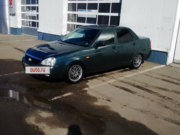 Черная Лада Приора седан