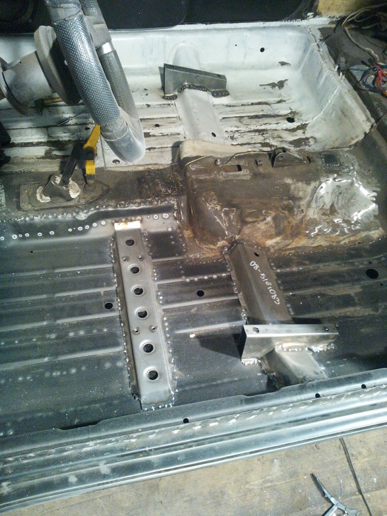 Сварка пола ВАЗ 2114