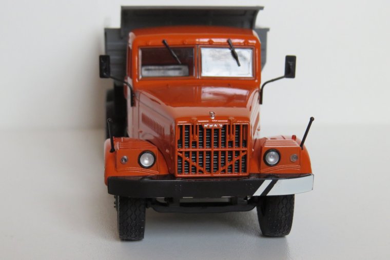 Грузовик с прицепом вид сбоку