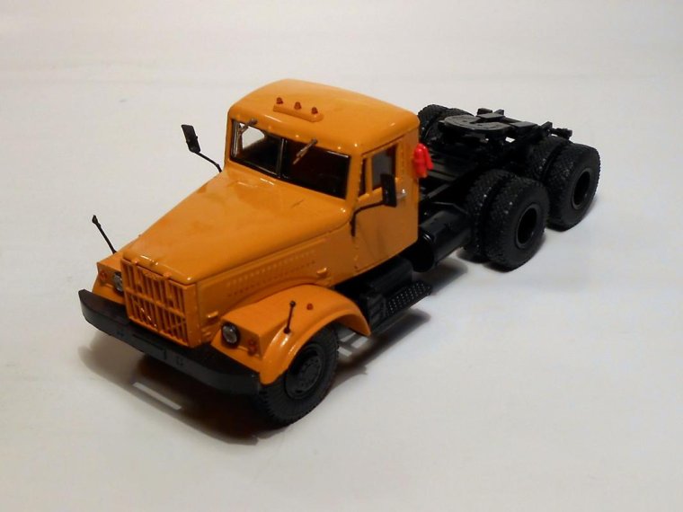 Журналы с моделями грузовиков