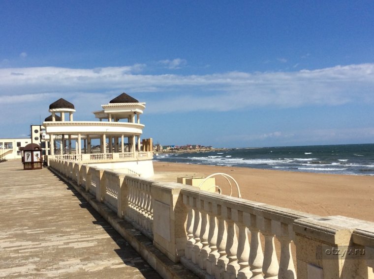 Набережная лунный берег в Махачкале