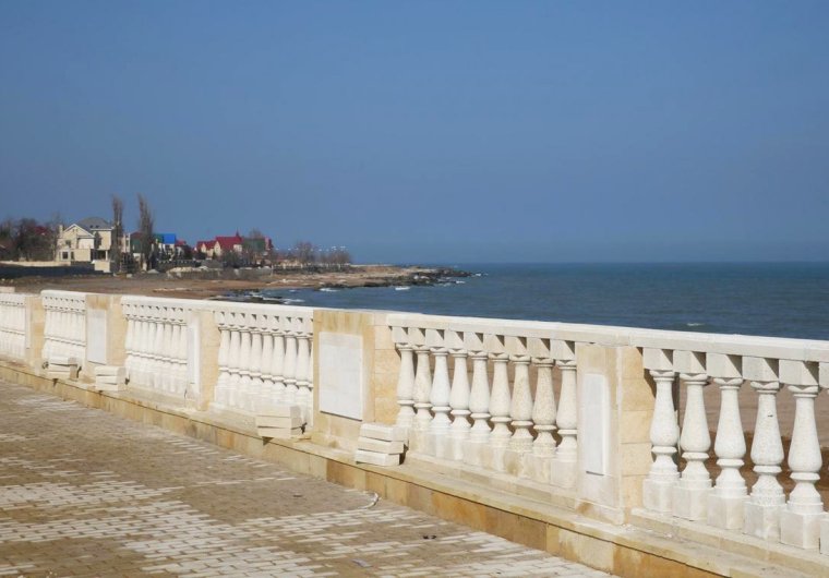 Махачкал есть горы и море