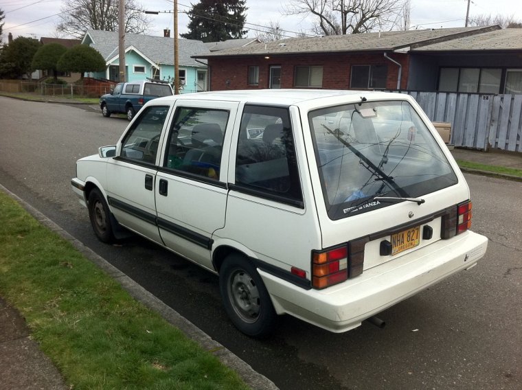 Ниссан комфорт Старая модель белый 92