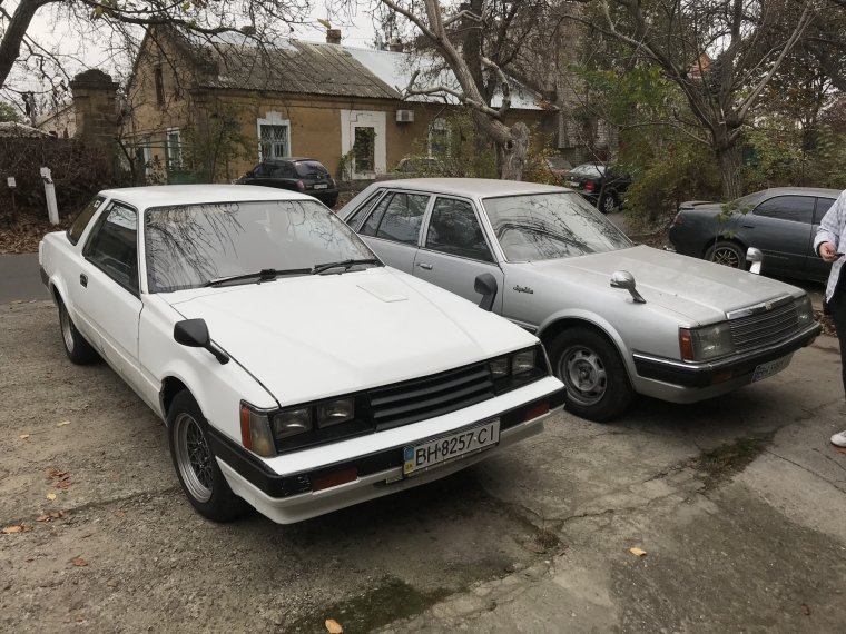 Ниссан старый седан 1989г