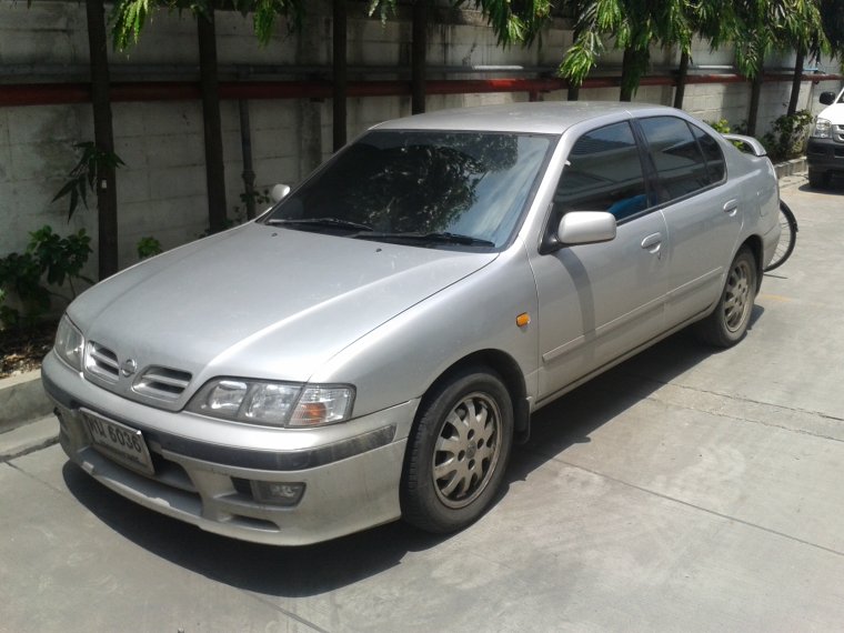 Ниссан старый седан 1998