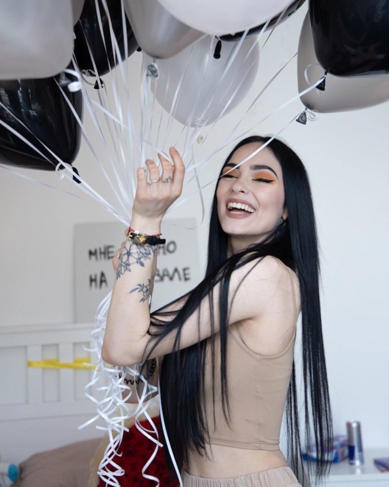 Настя Усеева тату