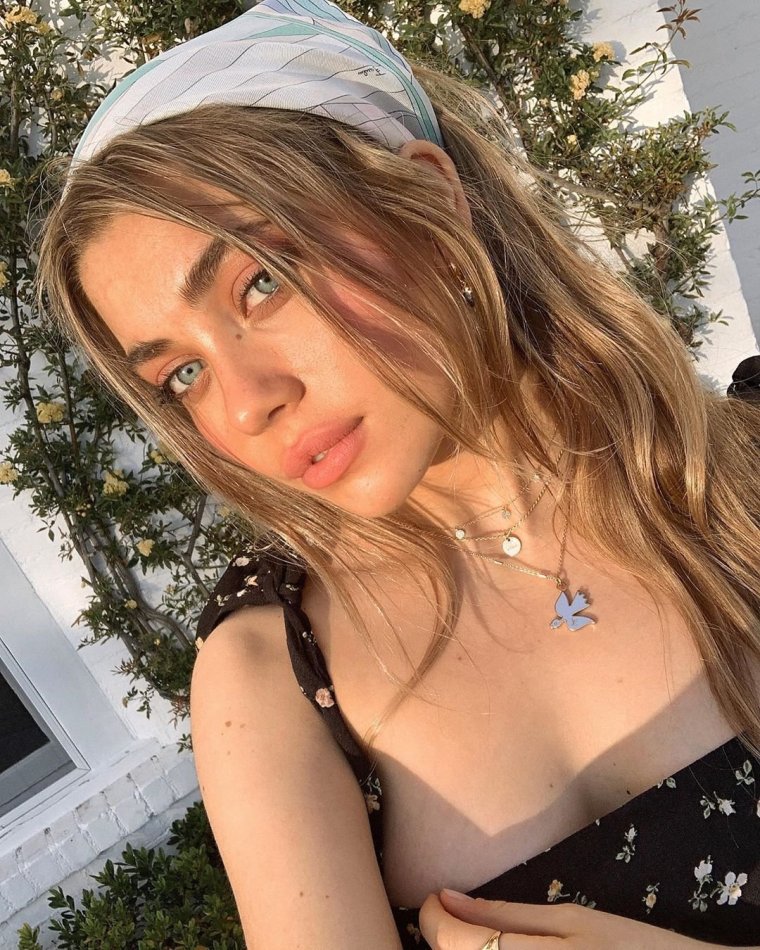 Амели тиктокерша