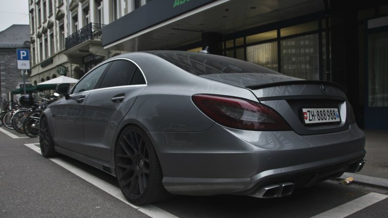 Мерседес банан CLS 63 AMG