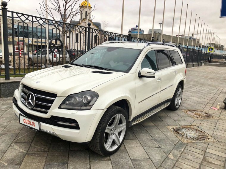 Белый Мерседес 2012 джип