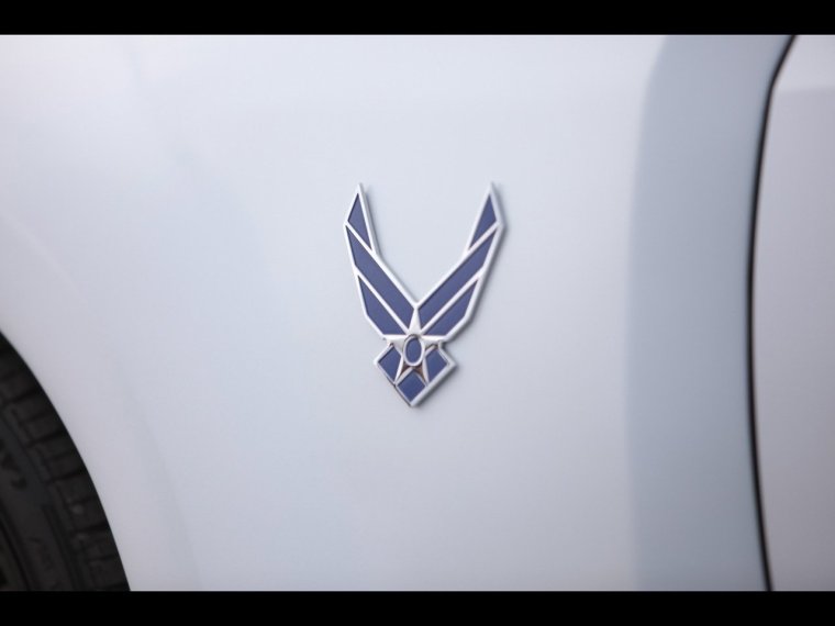 Астон Мартин шильдик