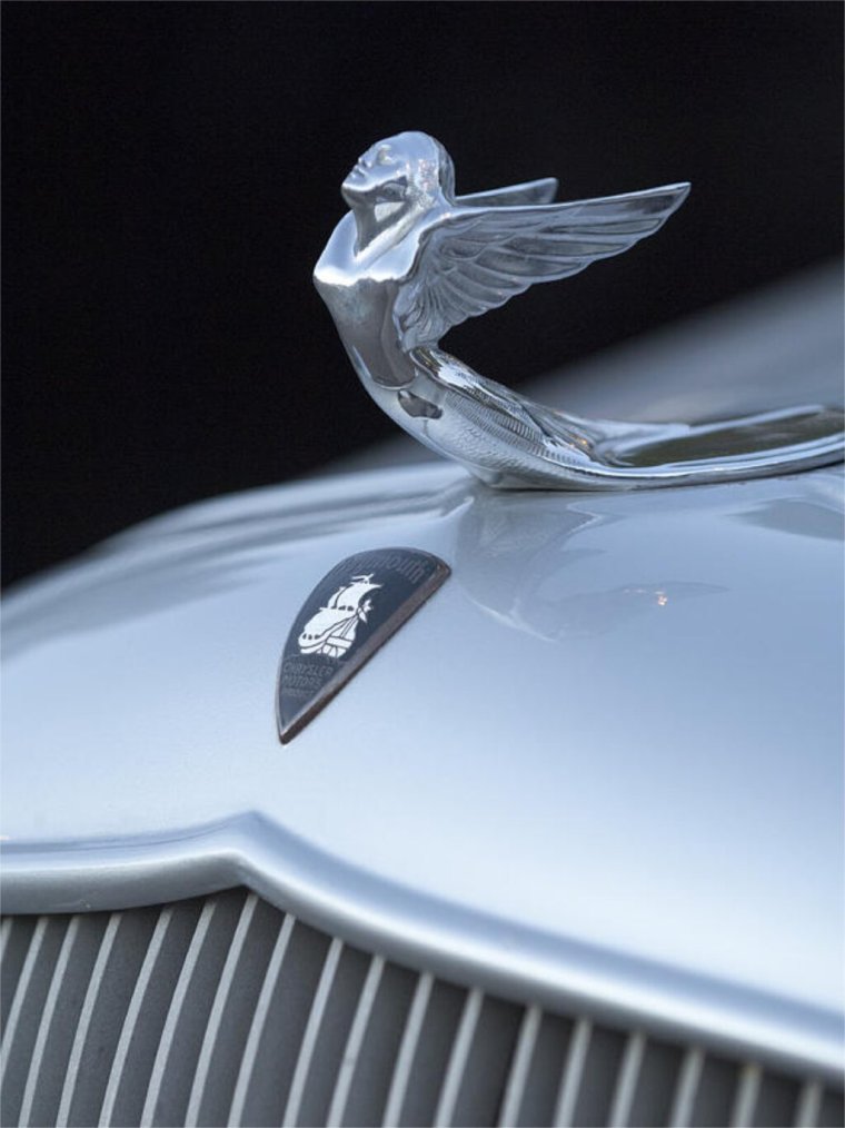 Cadillac logo на крыло