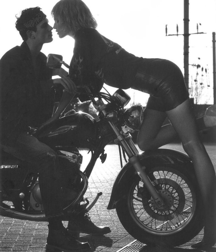 Пара на мотоцикле Эстетика