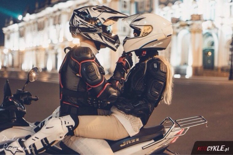 Фотосессия на мотоцикле пара