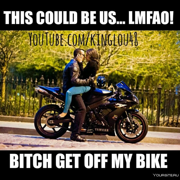 Парень с девушкой на мотоцикле