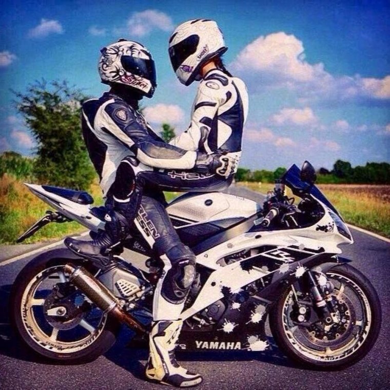 Крутые пацаны на мотоциклах