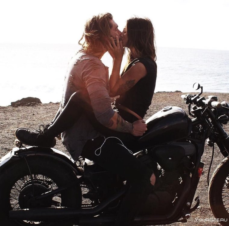 Фотосессия на мотоцикле пара