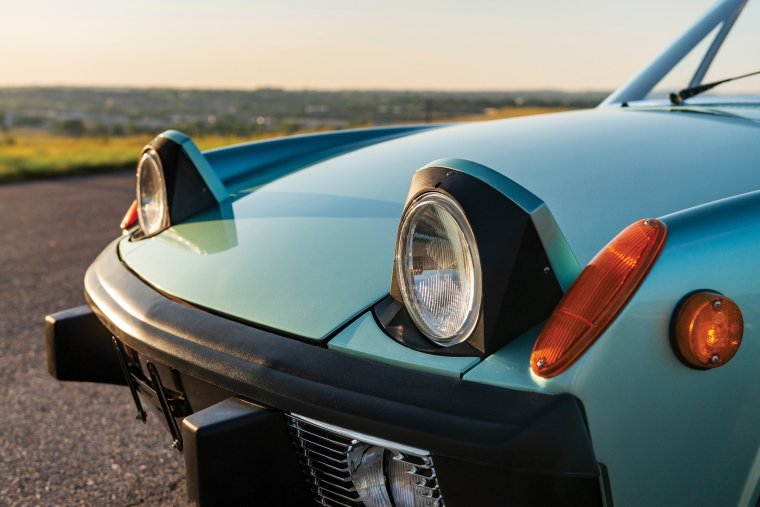 Автомобили с необычными фарами