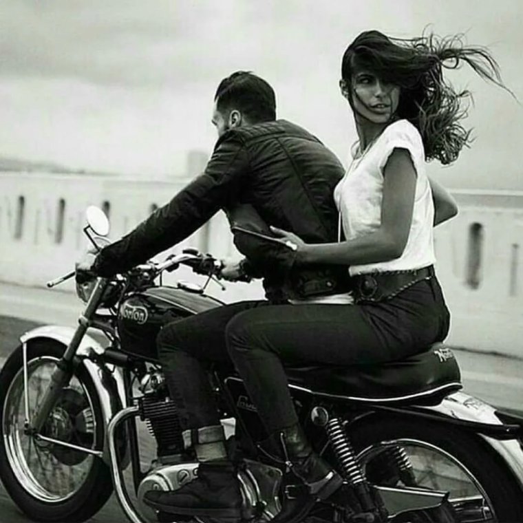 Девушка мужчина мотоцикл