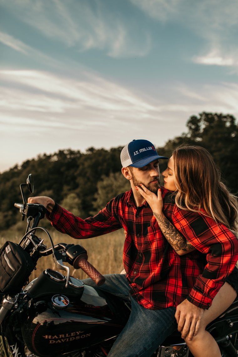 На мотоцикле вдвоем