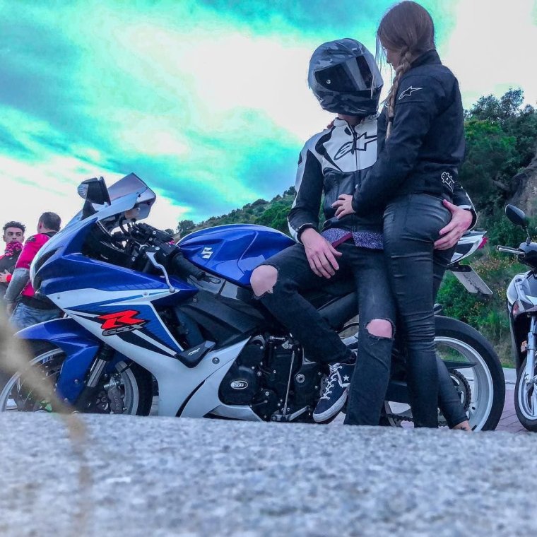 Двое на мотоцикле