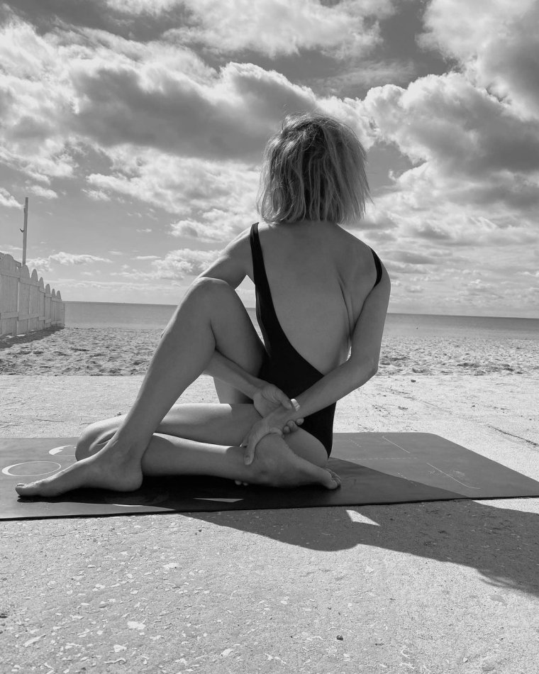 Елена Подкаминская йога