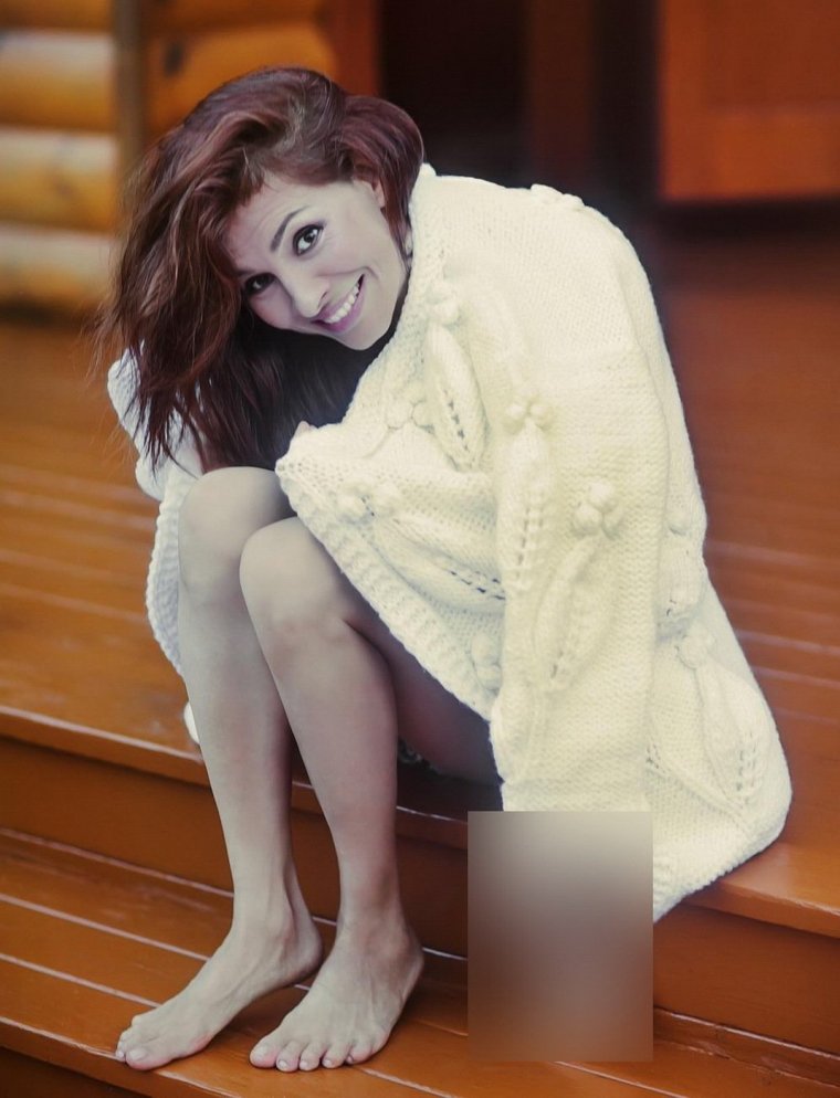 Елена Подкаминская босиком