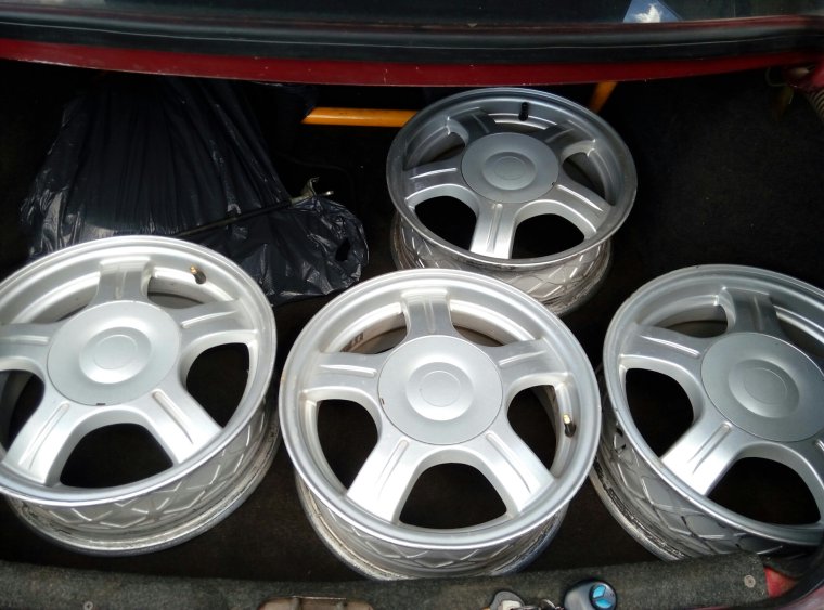 Заводские диски ВАЗ 2110 r14