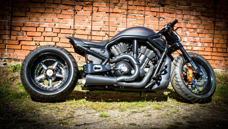 Мотоцикл с большими колесами