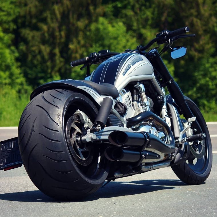 Харлей Дэвидсон v8