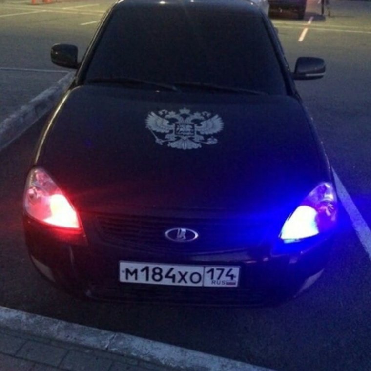 Приора оперская с мигалками