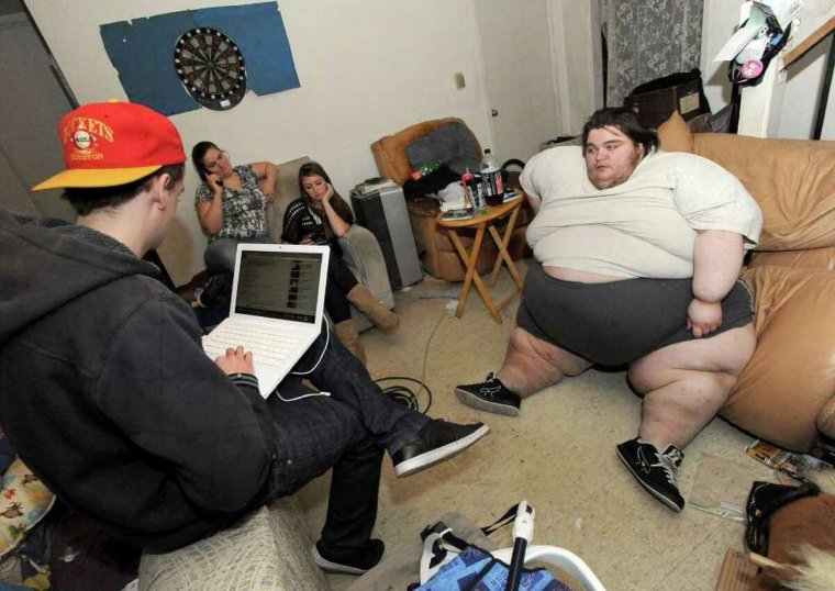 Толстая баба и худой мужчина