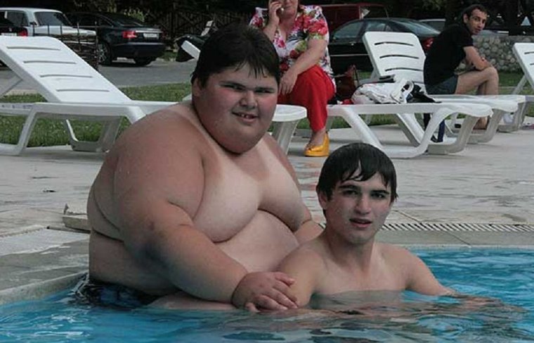 Толстые девушки на пляже