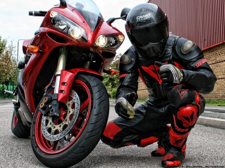 Возле мотоцикла