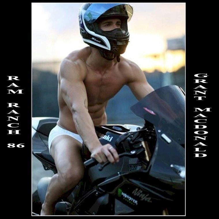 Парень на мотоцикле