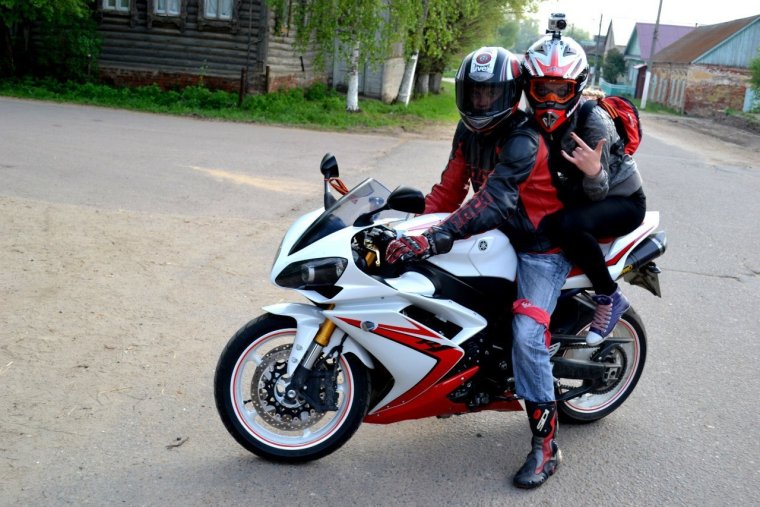 2 Парня на мотоцикле