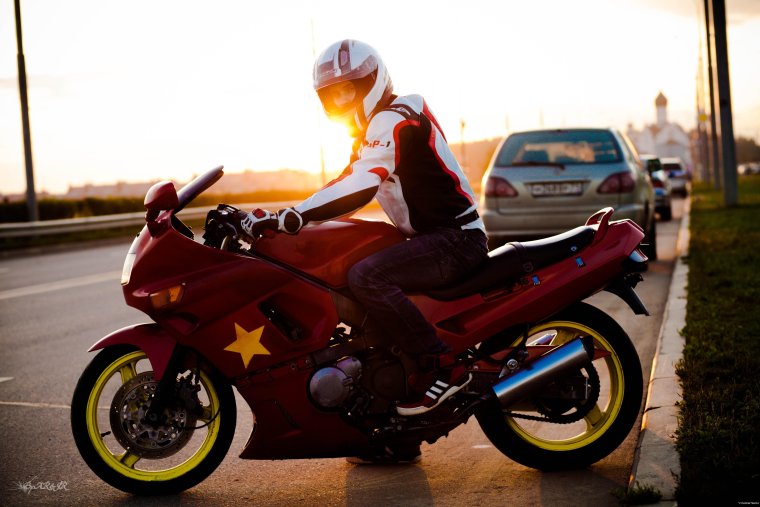 Парень на мото