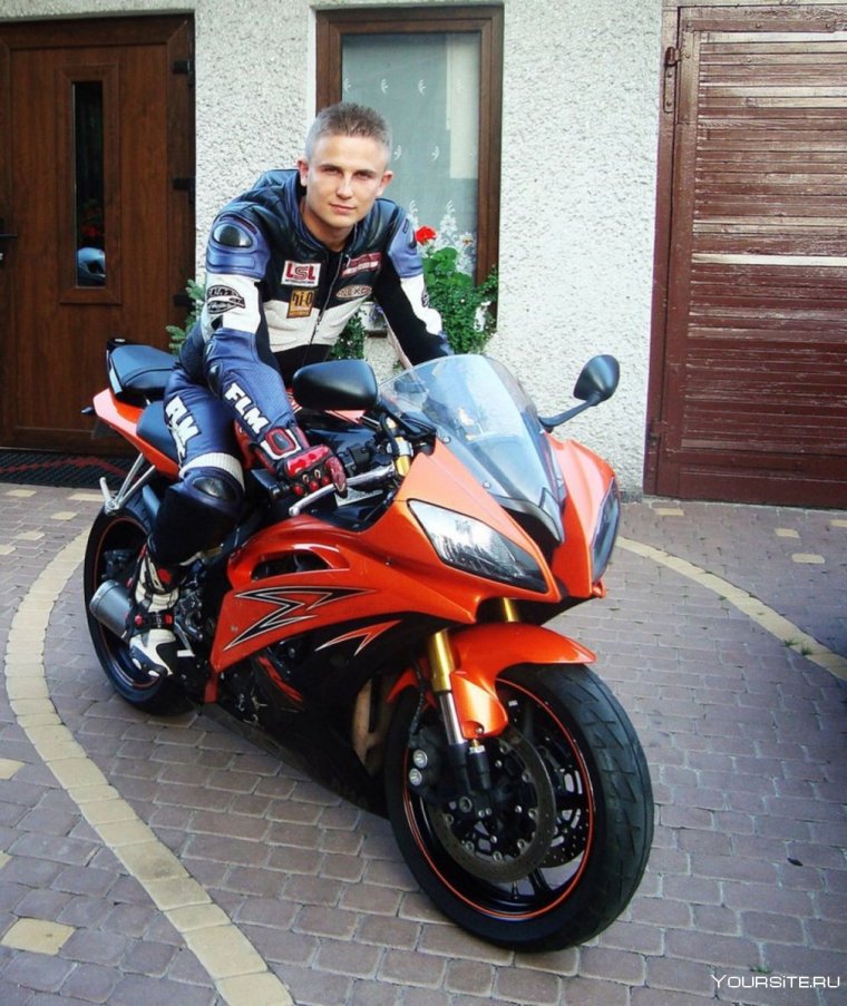 Парень на мотоцикле