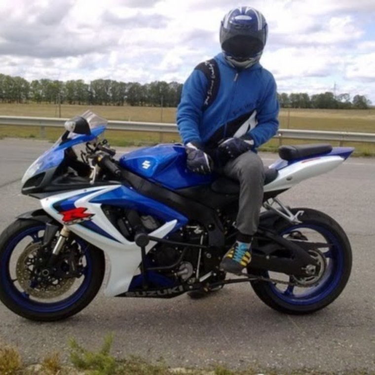 Мотоциклист на Suzuki GSX R