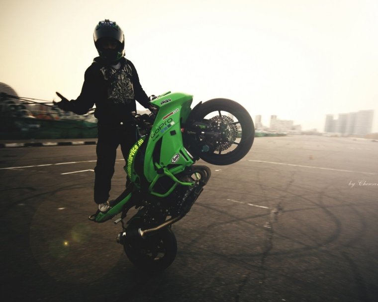 Байк с пацаном