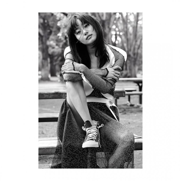 Shiori Kutsuna плейбой