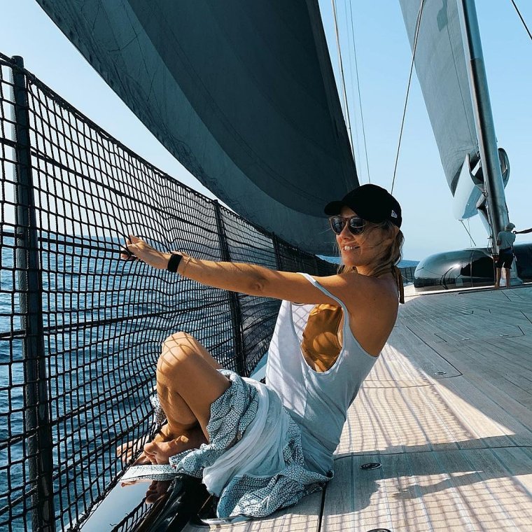 Девочка с Фруто няней