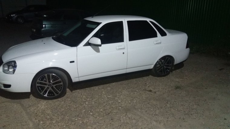 Белая Приора седан на 15