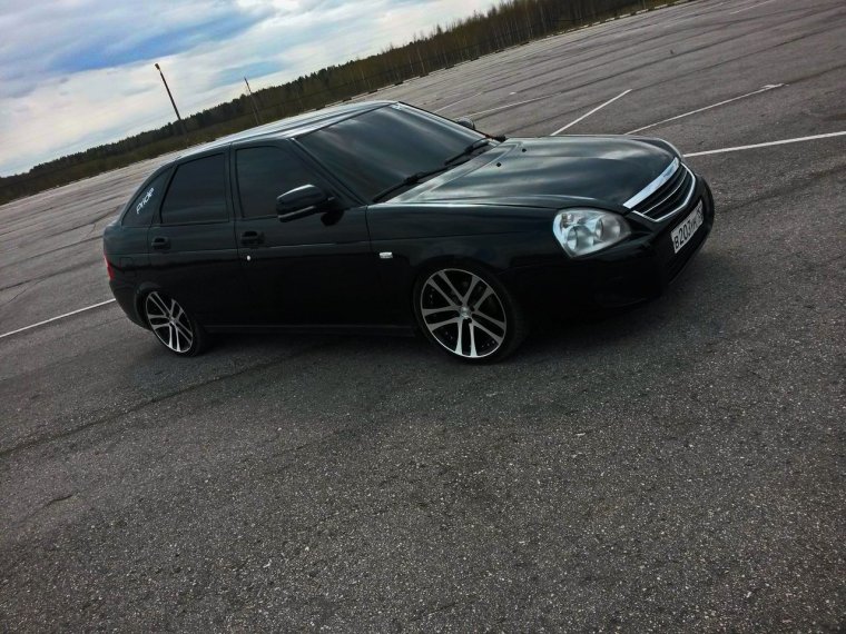 Приора хэтчбек черная р17